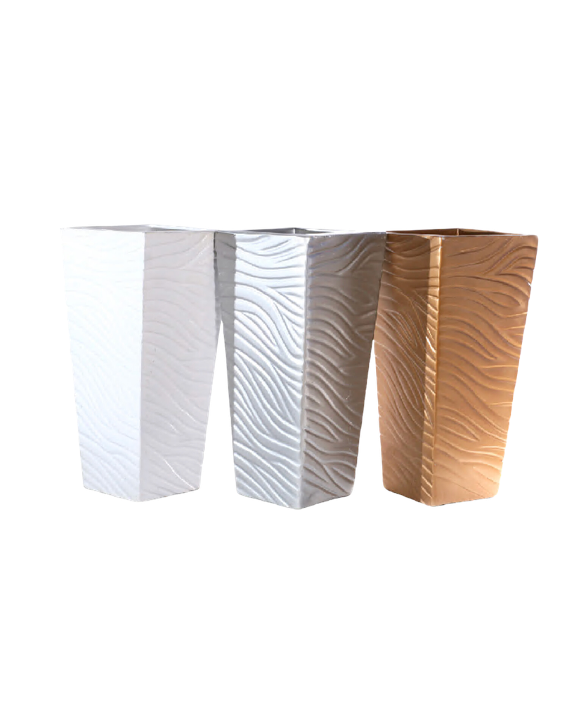 MACETERO EN FIBRA TALLADO DORADO